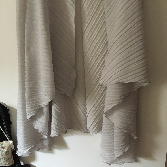 AVENUE 9 Grey Plisse Pleats Waterfall Open Front Vest O/S - Picture 3 of 3